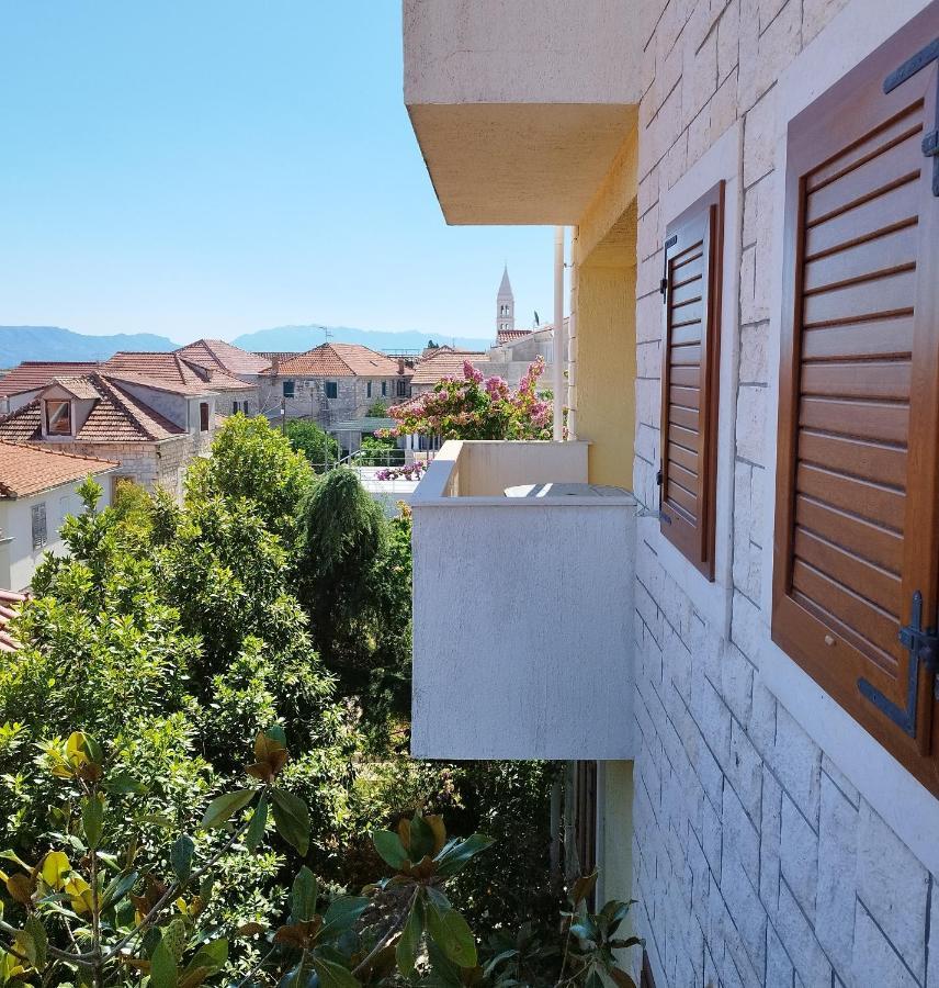 Apartman Mediterraneo Supetar Exterior foto